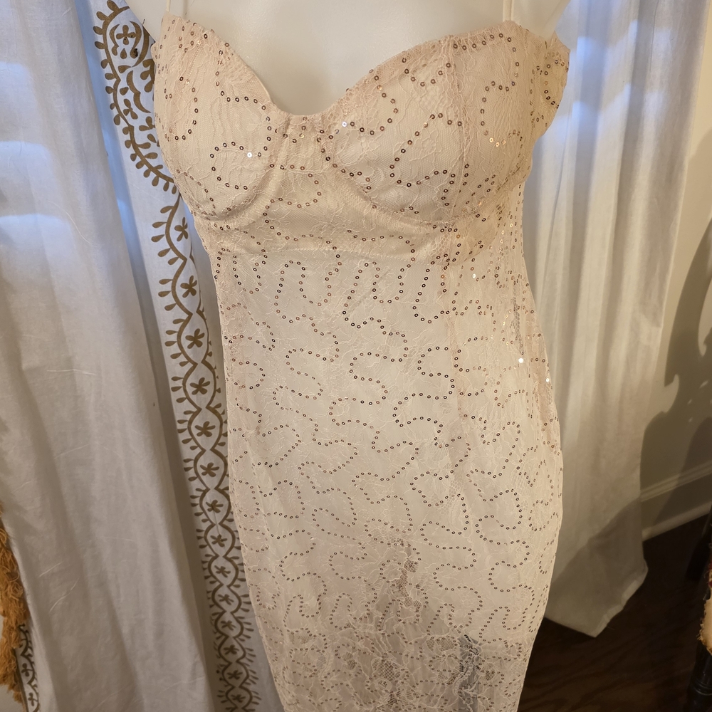PrettyLittleThing Cream Lace Sheer Chemise Slip - Picture 8 of 8